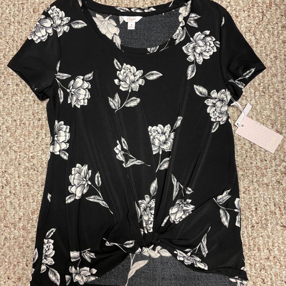 Candie's BNWT medium black and white floral polyester top